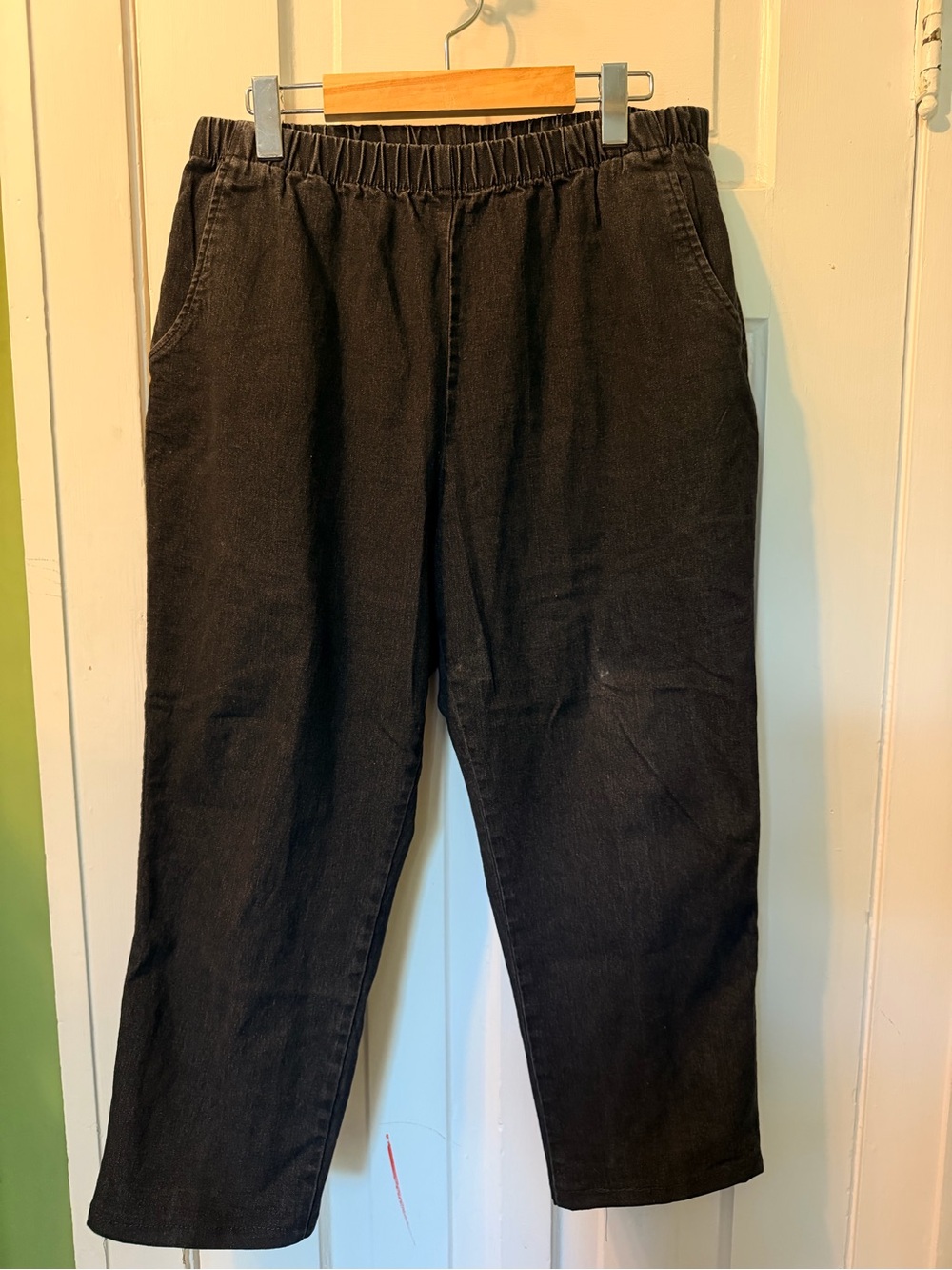 Alia Black Cropped Elastic-Waist Pants